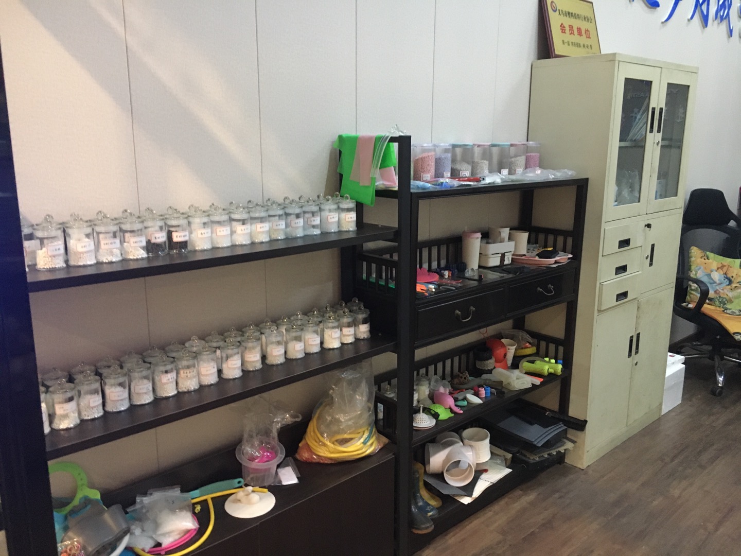 Lirong Plastic Trading House describe pic - 1