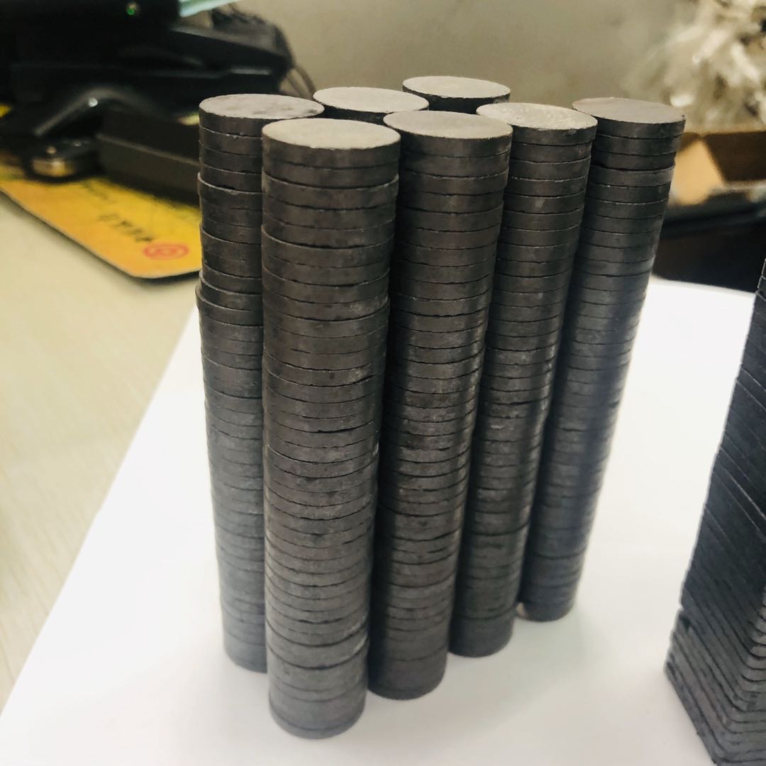爆款铁氧体磁铁五金工业吸铁石产品图
