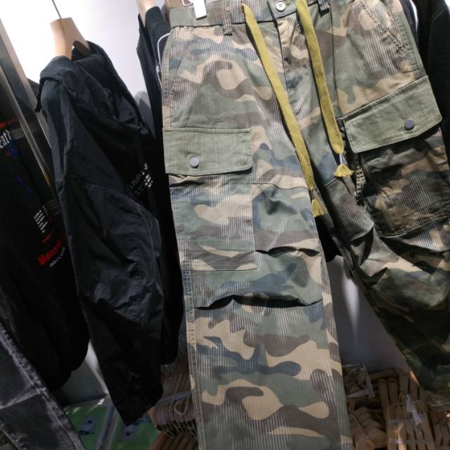 系腰多袋迷彩九分裤产品图