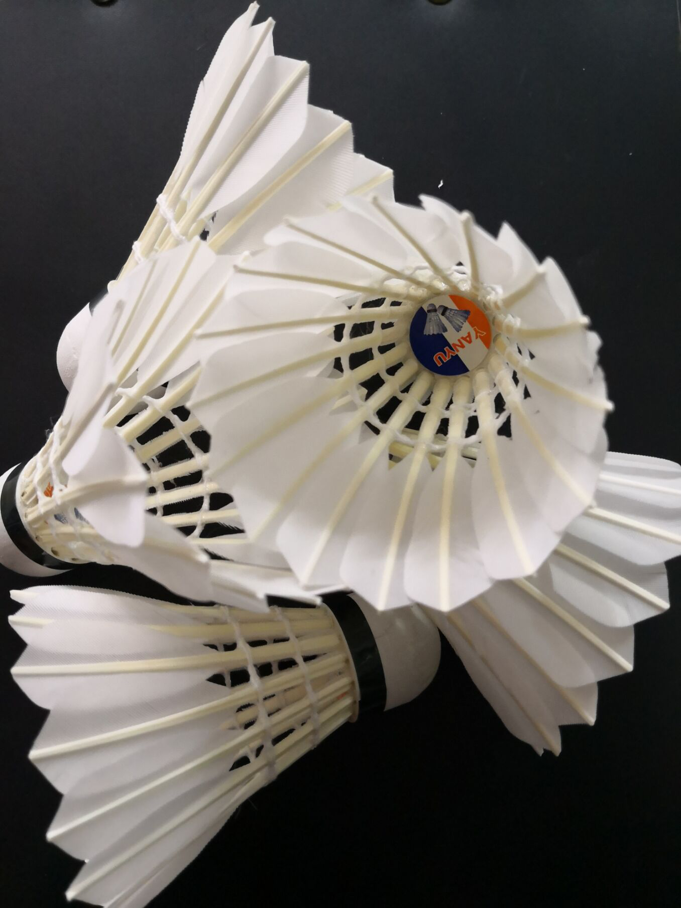 Yanyu 402 Quality Shuttlecock 12 Equipped With Resistance To Play Windproof Not Flapping Play Not Rotten Outdoor Training Ball details Picture