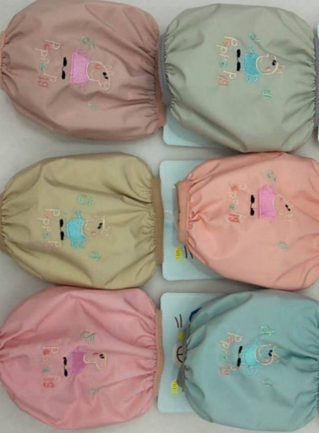 Waterproof sleeve sleeves for women, long work oil-resistant sleeves, cute and fashionable office sleeves, short adult men, autumn and winter Korean version giraffe