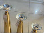 والشموع الذهبية في الغلاف الجوي مع شمعدان الكريستال details Picture