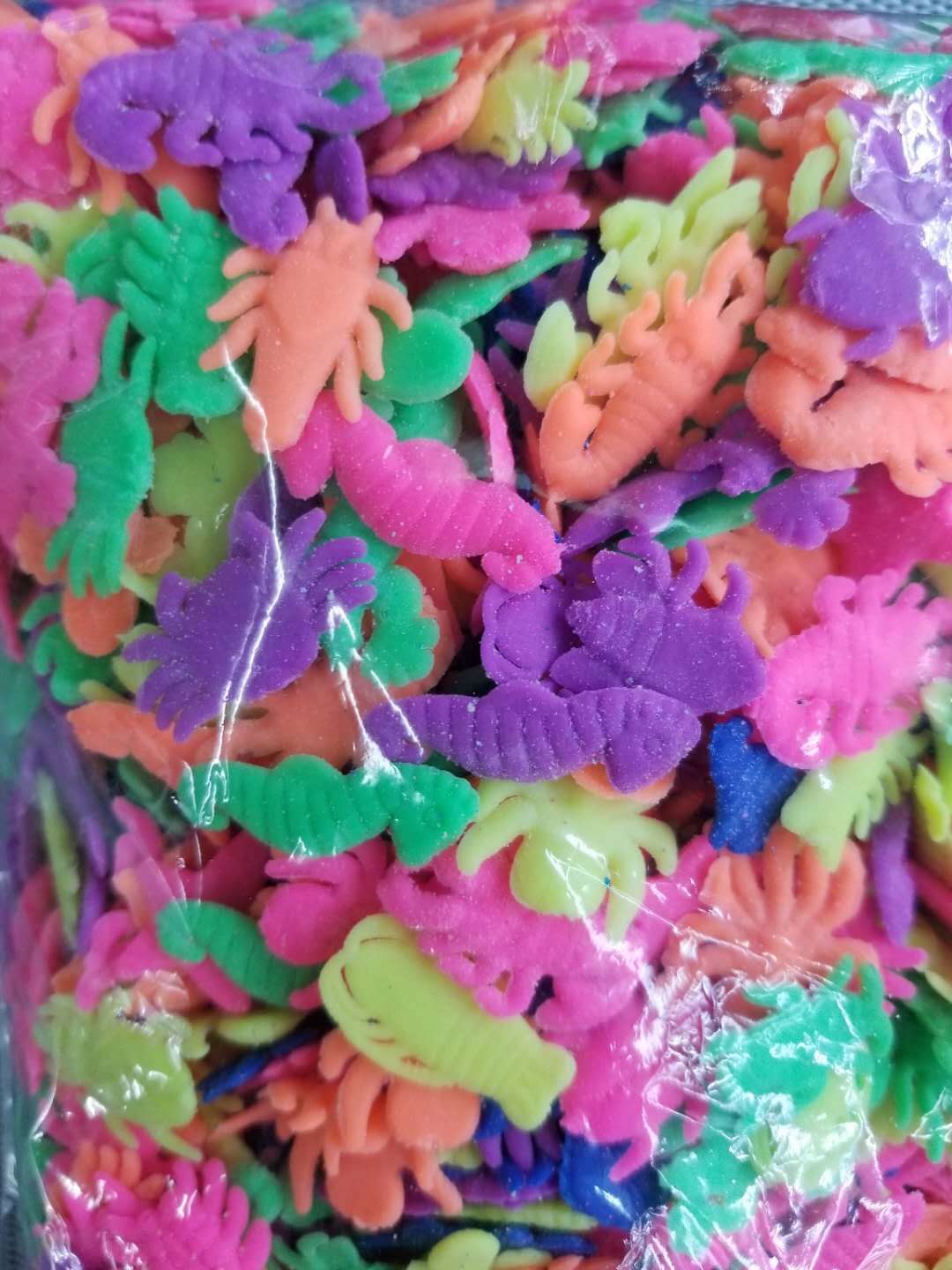 Soak colorful SpongeBob Squarepants. Slowly expand after absorbing water to raise Chu Luo Ji dinosaurs. Terrifying marine life in the depths of the ocean Specification drawing