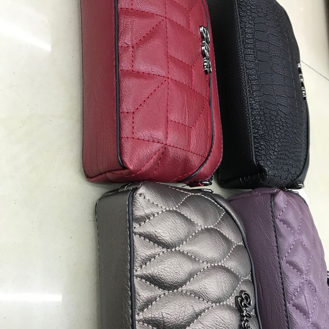 中年妇女挂包女士单肩斜挎包老年人妈妈背包婆婆奶奶软皮小包细节图