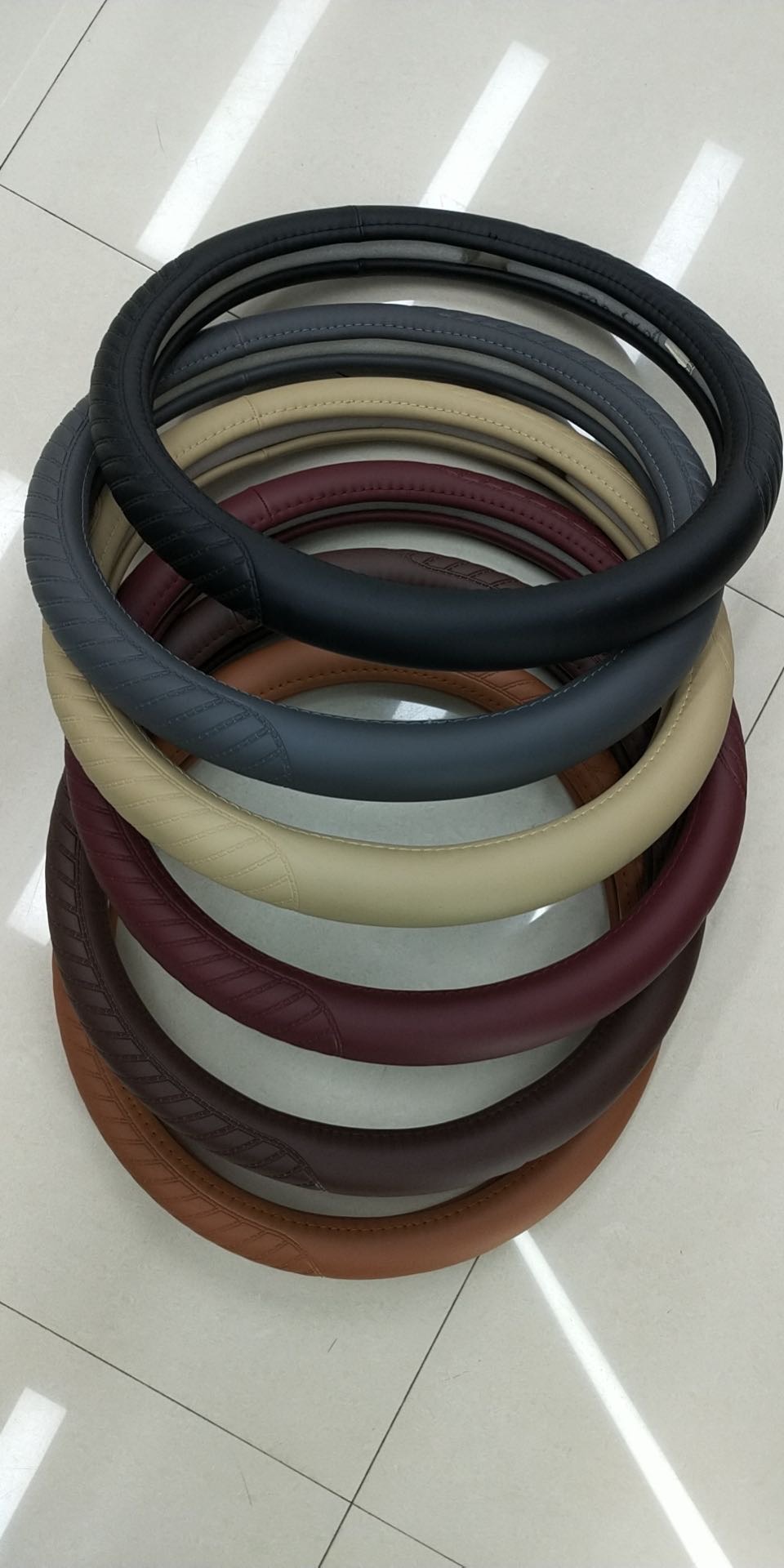 Car Steering Wheel Cover Leather Summer Non Hand Sewn Fashion Personality For Men And Women Four Seasons General Breathable Non-Slip Handlebar Cover details Picture