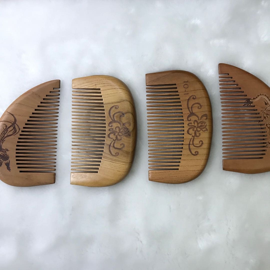 Genuine natural makeup comb made of peach wood, wide-toothed comb, small comb, portable massage comb, mini comb