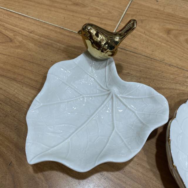 厂家直销陶瓷纯白底座镀金边工艺品细节图
