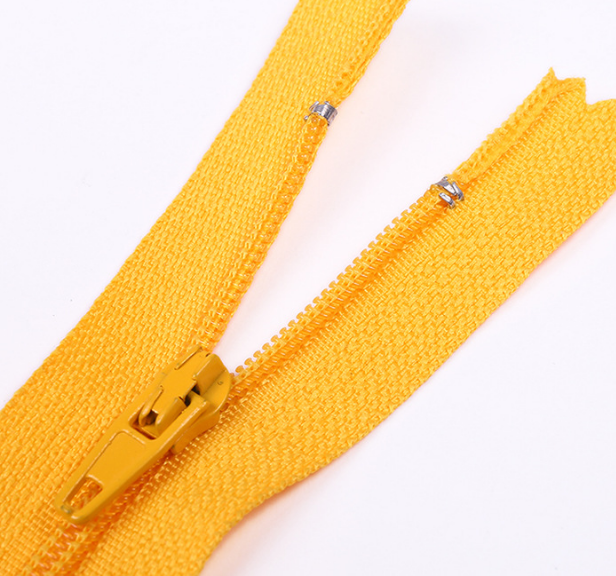 8号树脂闭尾口袋拉链羽绒服现货