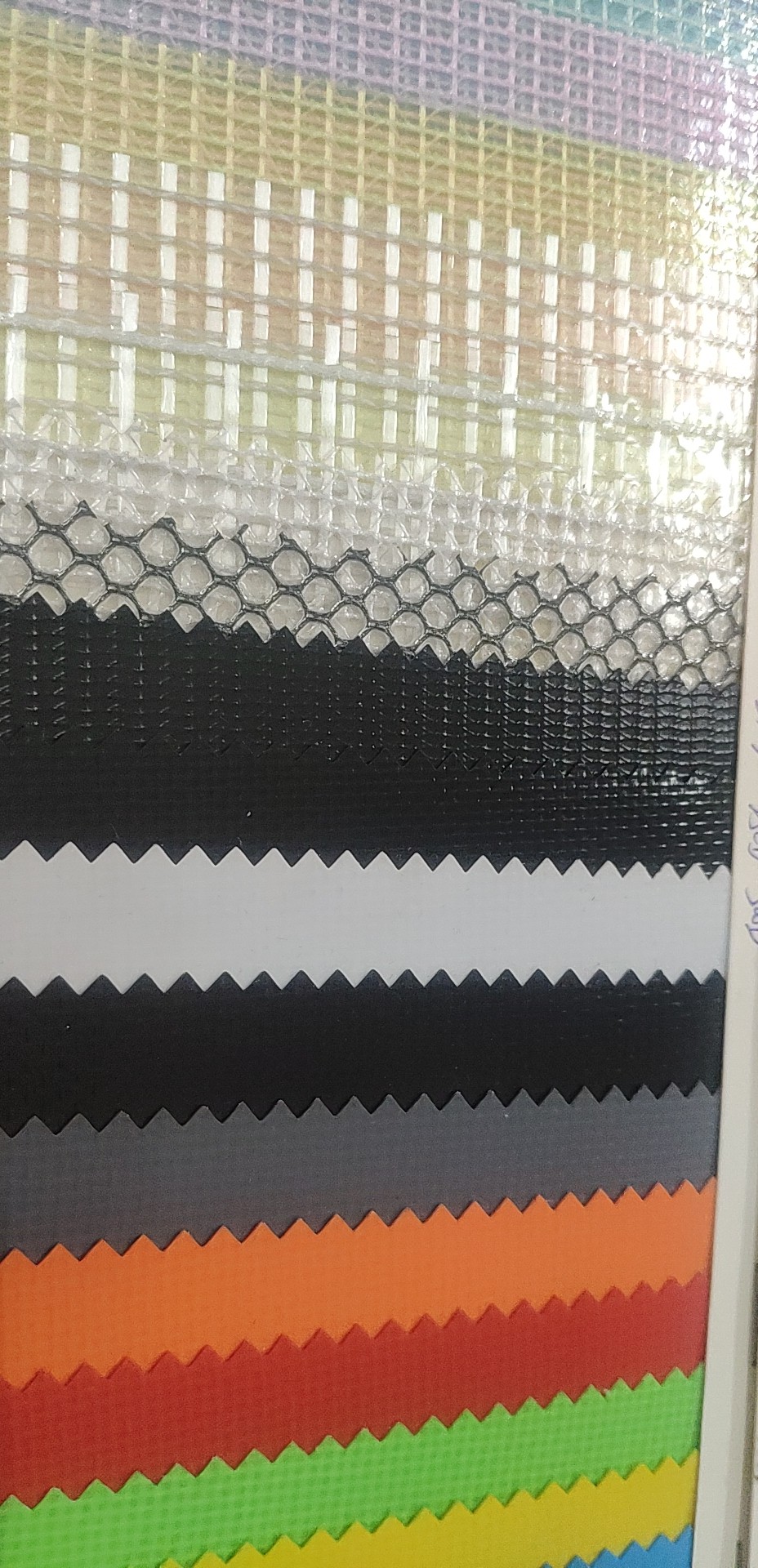 PVC plastic mesh factory direct sales, best-selling new PVC leather, large stock of high, medium and low grade luggage, sofa, shoe materials and fabrics Specification image