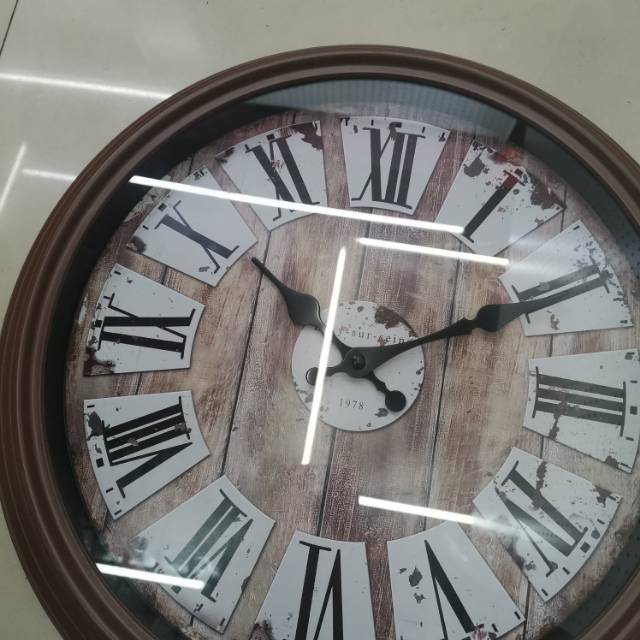 Modern, simple and retro home clock, living room wall clock, creative bedroom, Nordic and American style clock, wall watch, silent and personalized decoration Specification image