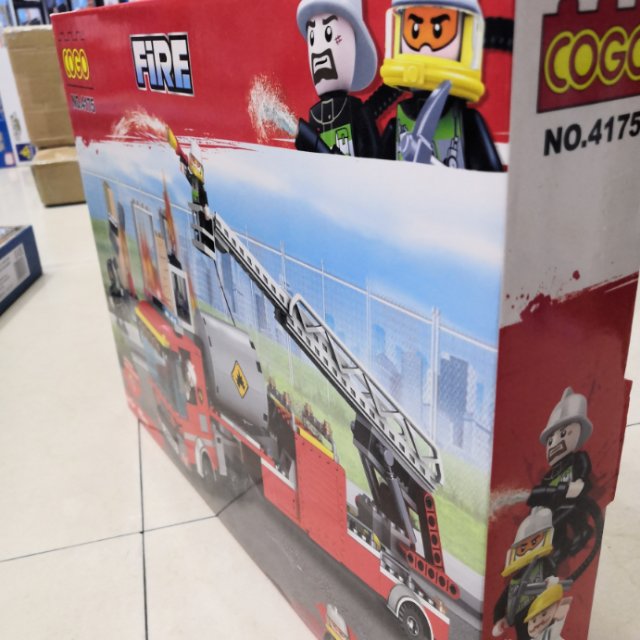Educational children's granular building block plastic toy water sprinkler truck details Picture