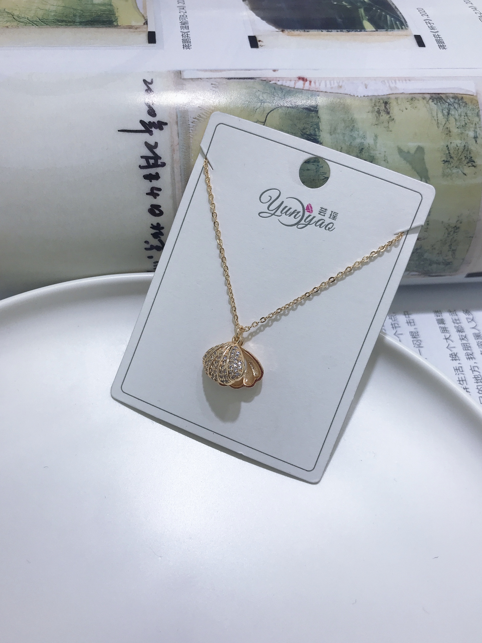 Hot style shell Japanese and Japanese versatile micro - set diamond temperament necklace clavicle chain web celebrity ins wind necklace thumbnail