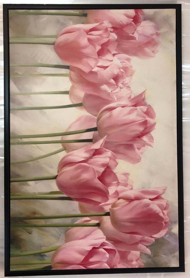 Ming Liuming painted an L-shaped black-framed painting