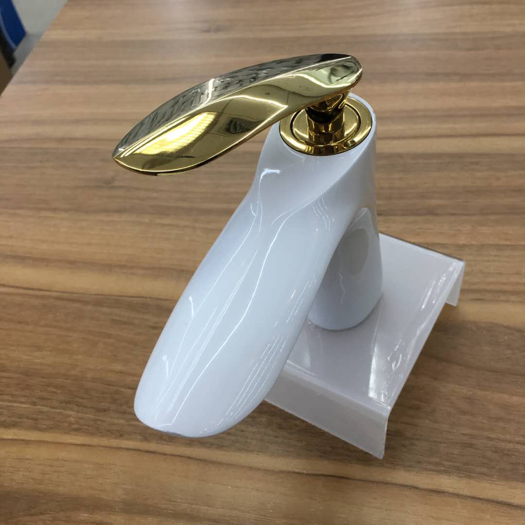 冷热水龙头抽拉式水槽洗菜盆厨盆洗碗盆灵活可旋转厨房龙头铜细节图