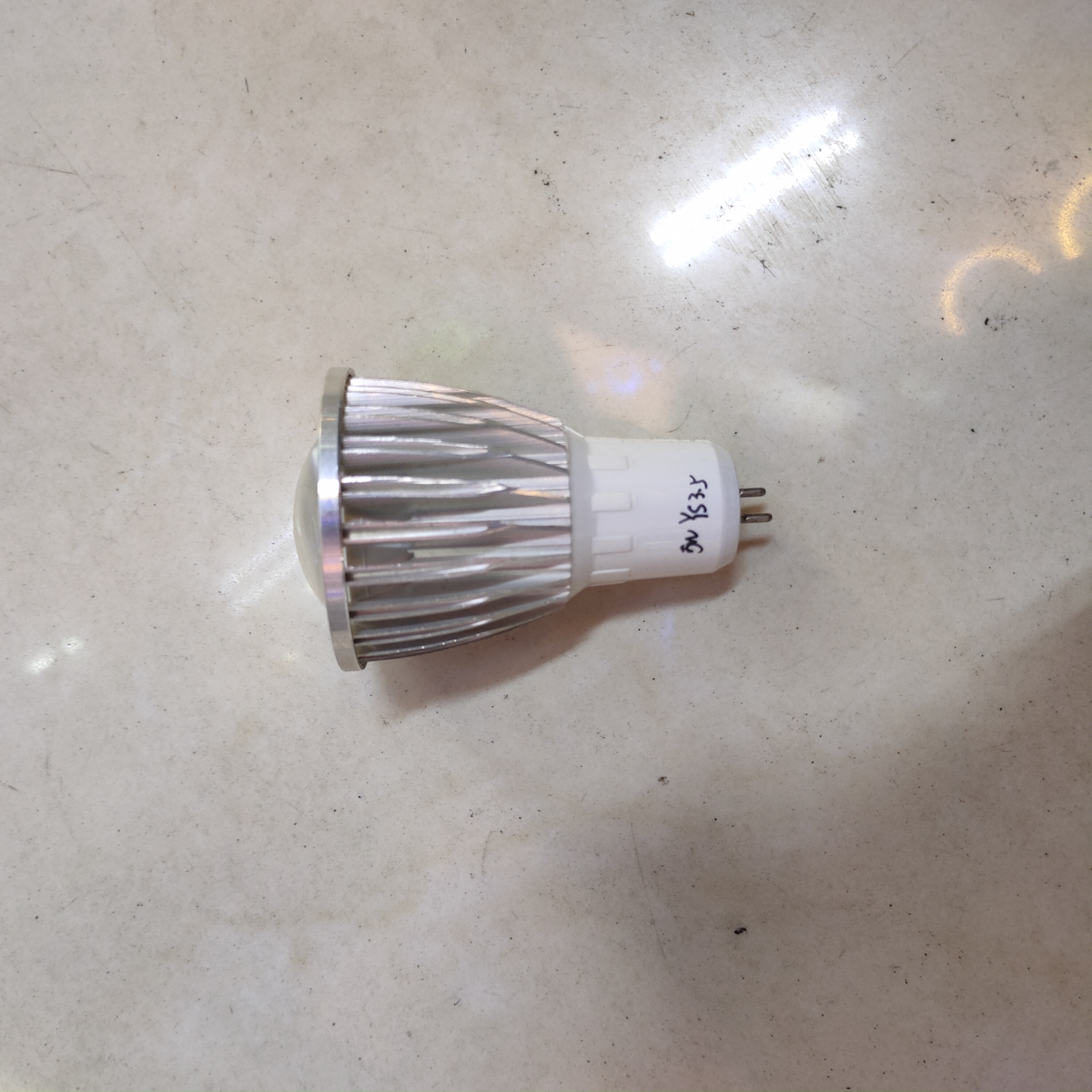 led球泡灯  厂家直销led平头款灯泡家用室内照明节能灯图
