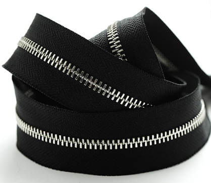 厂家直销8号树脂闭尾口袋拉链羽绒服现货           