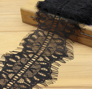 Close-up of Thick Hook Lace Detail