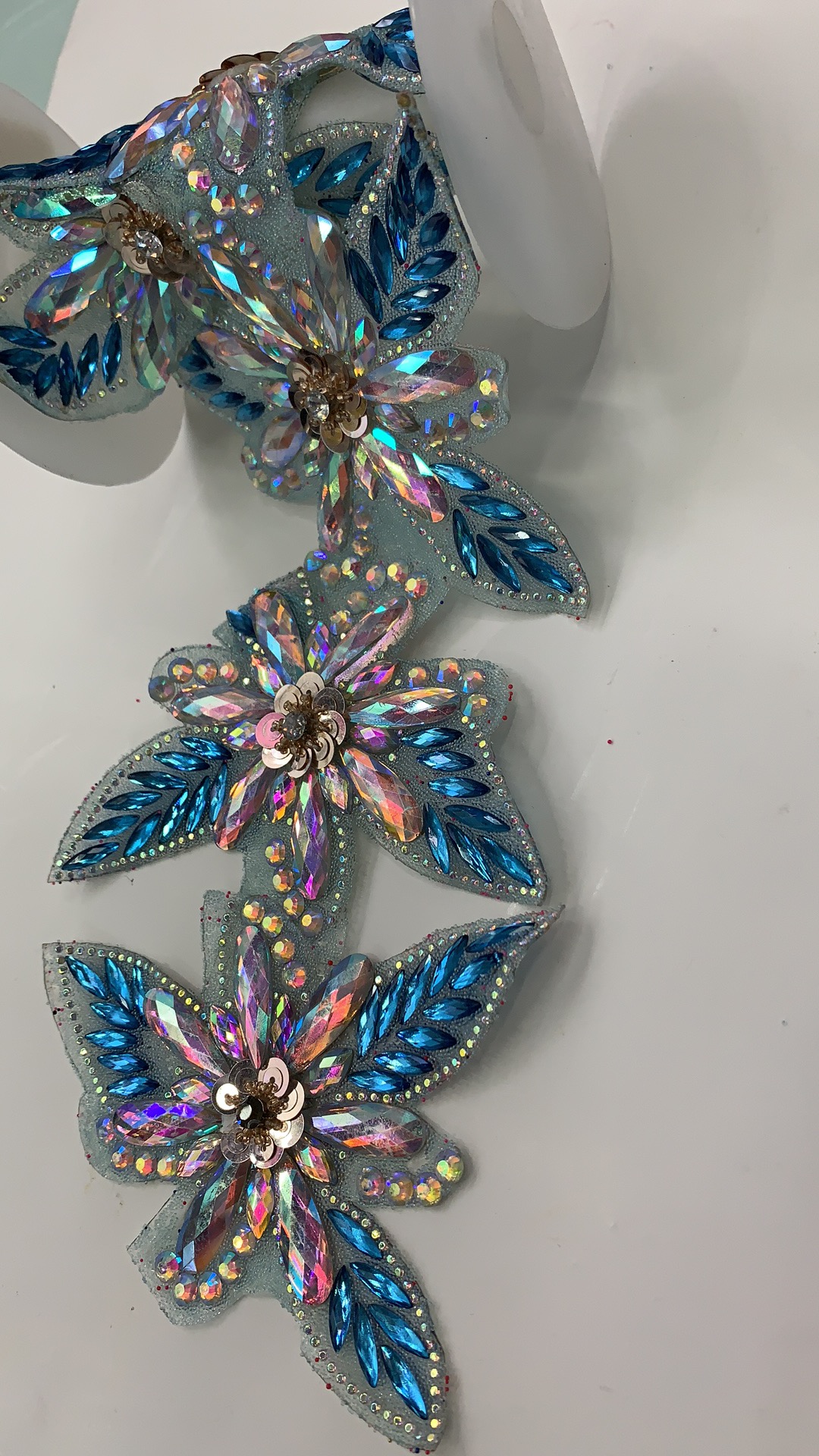 Butterfly flower-shaped mesh glue, hot melt glue, hot diamond glue, mesh back glue, diamond glue, glass diamond, mesh diamond details Picture