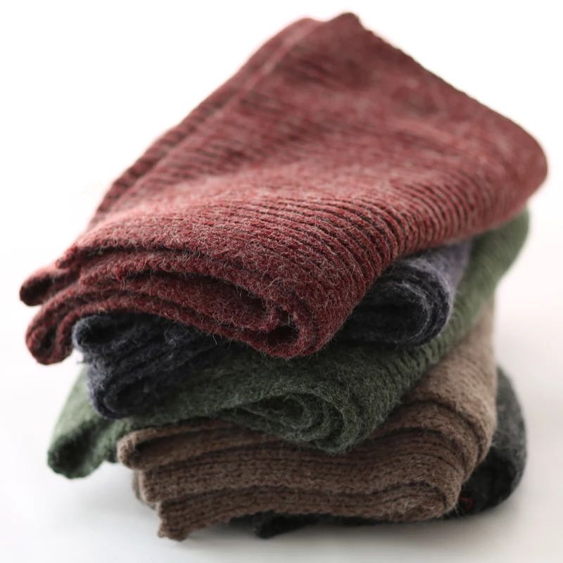 A long, casual, fashionable and trendy women's scarf for autumn and winter details Picture