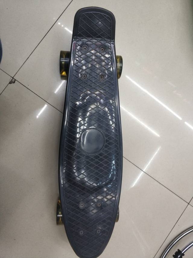 22寸小鱼板pu轮带灯