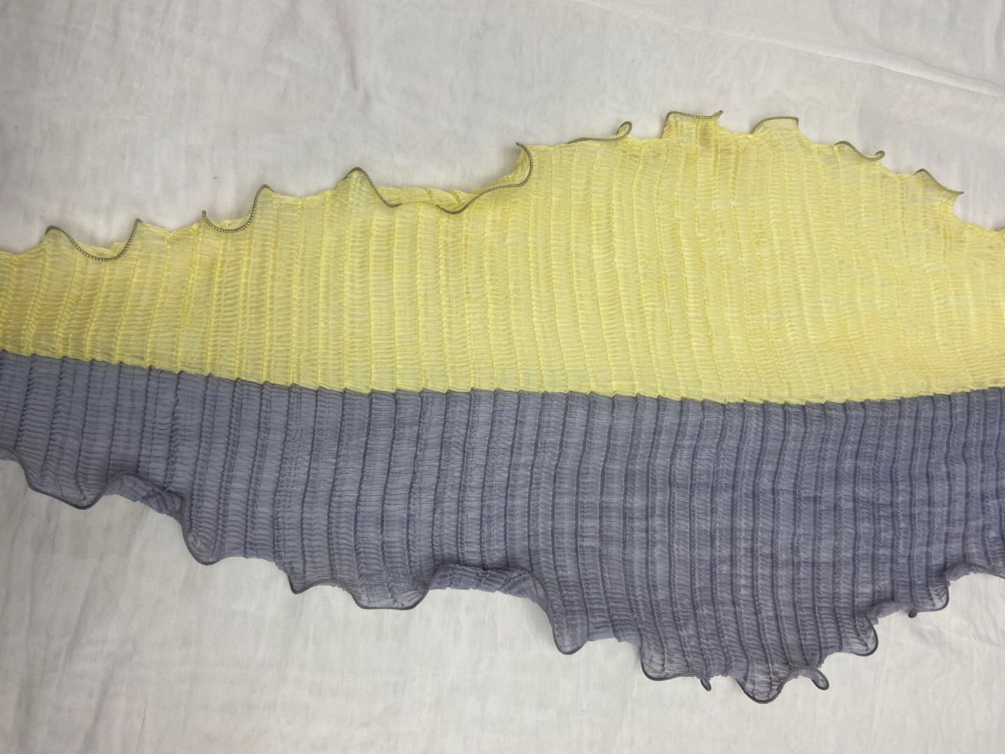 Women's South Korea Dongdaemun Chiffon Two-Color Patchwork Creased Diamond Scarf details Picture