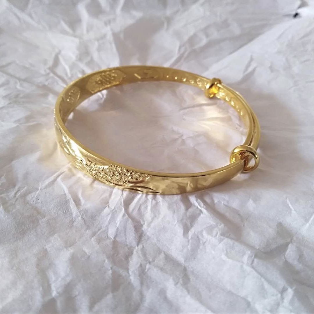 Fashionable and simple carved bracelet, slimming bracelet, electroplated real gold color retention trendy jewelry Specification image