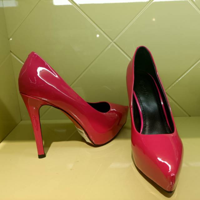 Fashionable leather shoes with high heels for women in 2020 thumbnail