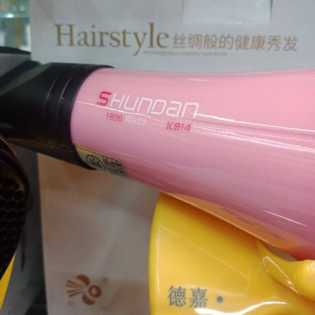 Pink girl hair dryer to prevent burns Specification image