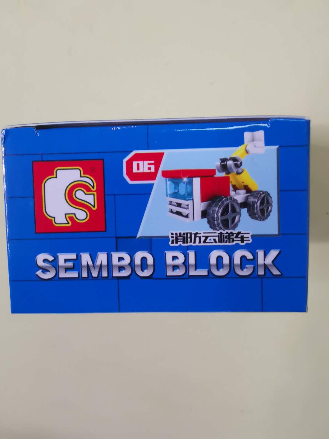 Junrong Toys Fire Ladder Truck Assembly Building Block Model Children's Small Particle Building Blocks Boys' Birthday Gift LEGO 01 details Picture