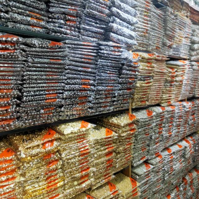 Three-dimensional ornaments describe pic - 1