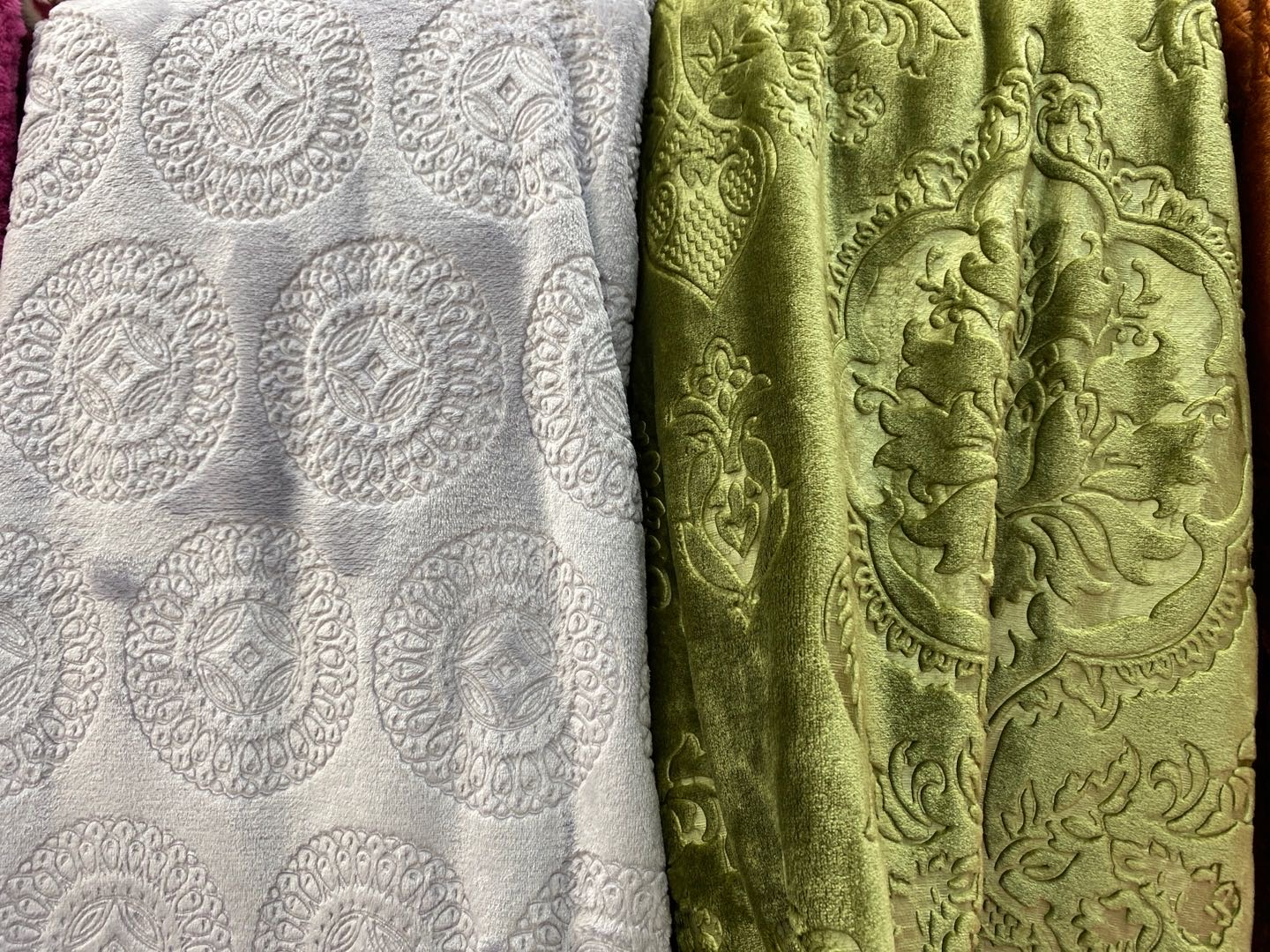 Embossed Solid Color Symmetrical Pattern Flannel Blanket 200*230 Specification drawing