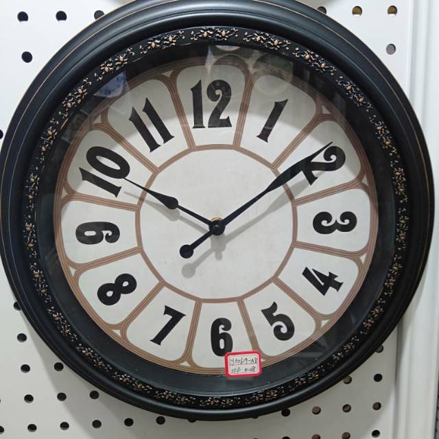 Classic European design for a variety of decoration styles