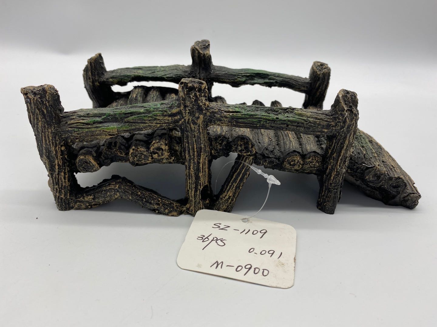 Cute kids aquarium supplies, fish tank supplies, simulated stone bridge details Picture