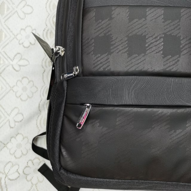 户外双肩包男士大容量旅行轻便休闲徒步背包女运动防水旅游登山包产品图