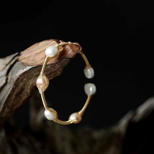New handcrafted bracelet with natural pearls and original design, fashionable bracelet jewelry