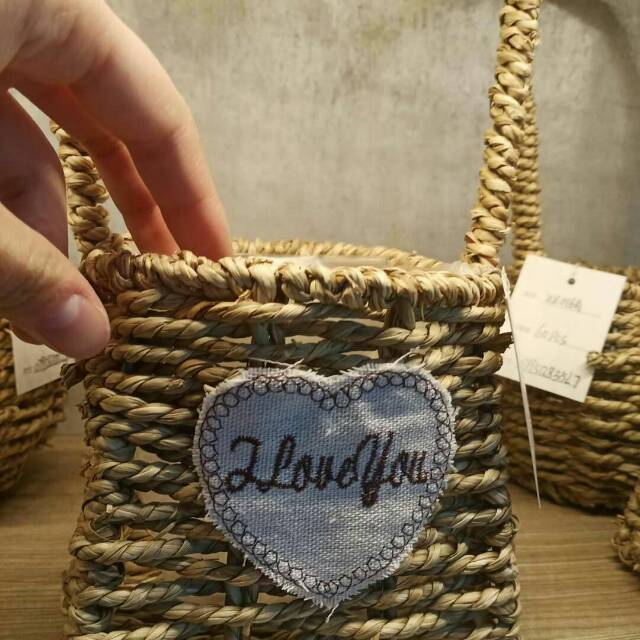 Qingling Craft hand-held flower baskets, flowerpots, straw weaving, handcrafted small baskets, figurines, gifts, home decoration details Picture