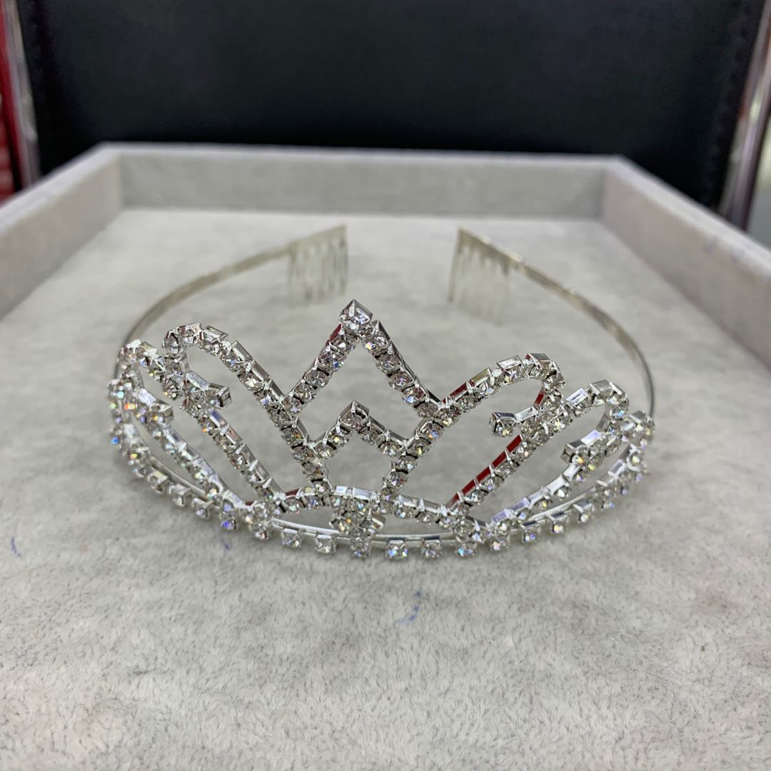 Diamond-encrusted bride, crown wedding dress, evening gown, elegant accessories, headwear details Picture