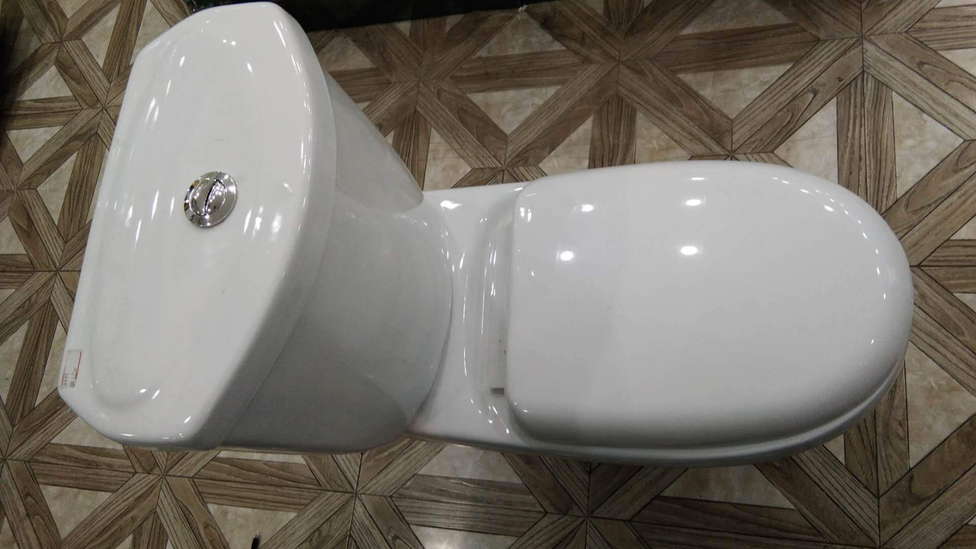 卫浴马桶坐便器家用卫生间坐便器产品图