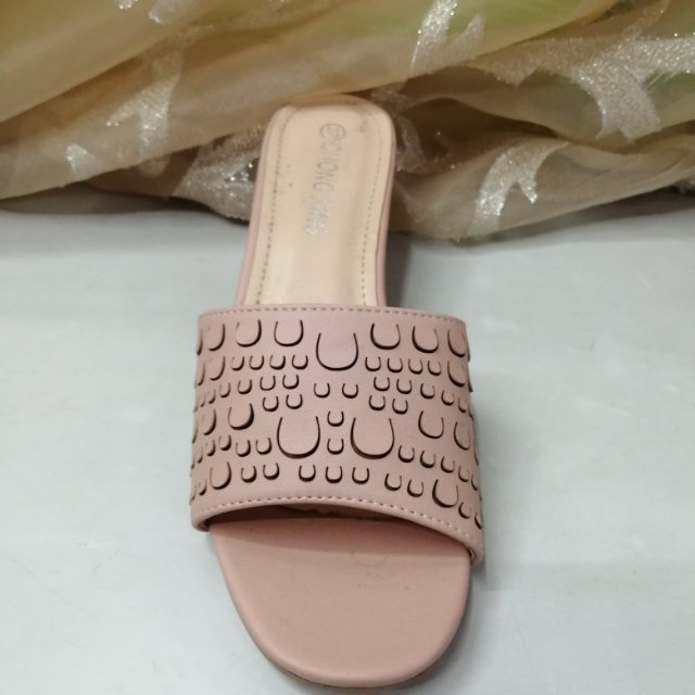 双层假镂空鳞片时尚女士中跟高跟时装凉拖产品图