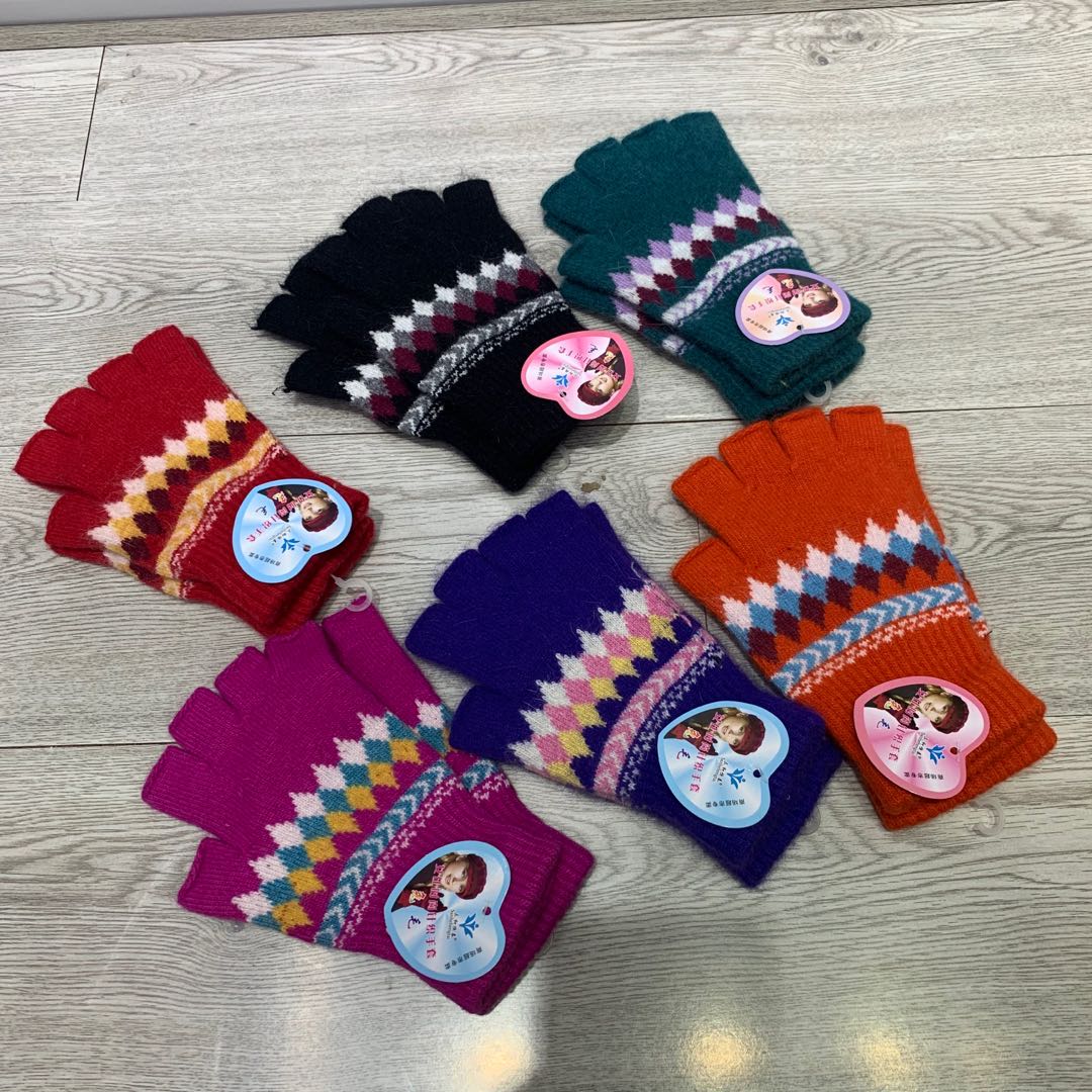 Sanhe Hengtai Winter cold-proof striped gloves, rabbit fleece rhombus-shaped gloves, half-finger gloves, snowfall warm knitted gloves, starting from 480 yuan per box, mixed colors details Picture