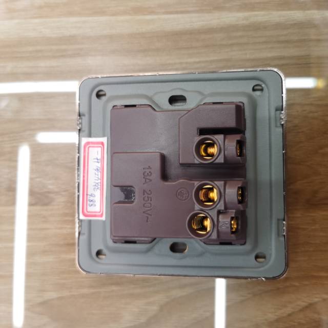 三孔13A通用插座插座面板墙壁插座细节图