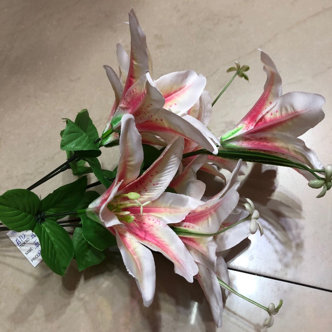 Factory direct sales with favorable prices, high-quality artificial flowers of high, medium and low grades, Qingming flowers and other 7-head lilies details Picture