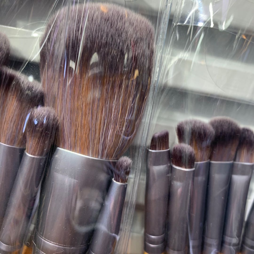Premium Makeup Brush Set With Wooden Handle And Silver Shell details Picture