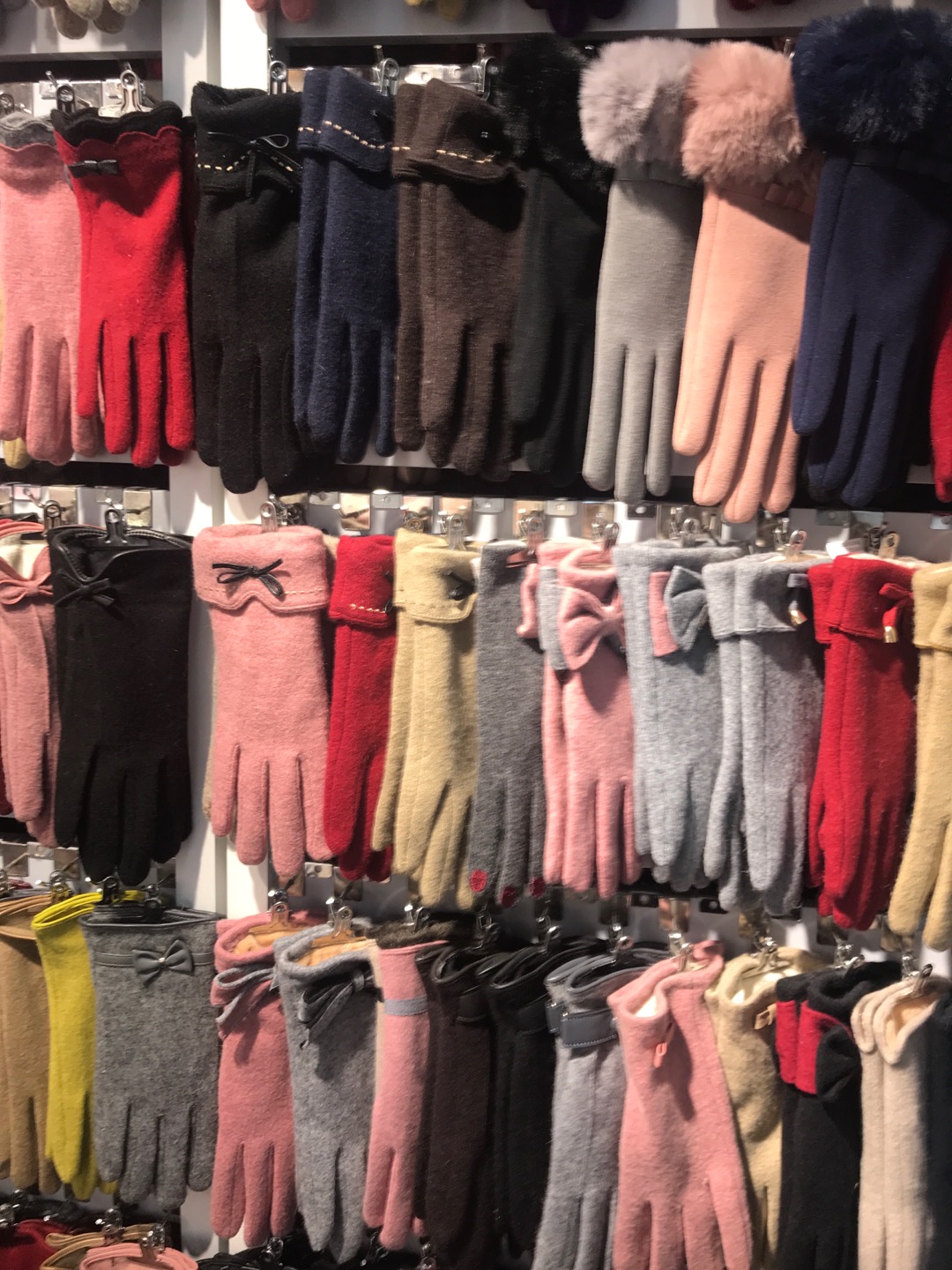Yiwu Yufei Gloves Co., LTD describe pic - 1