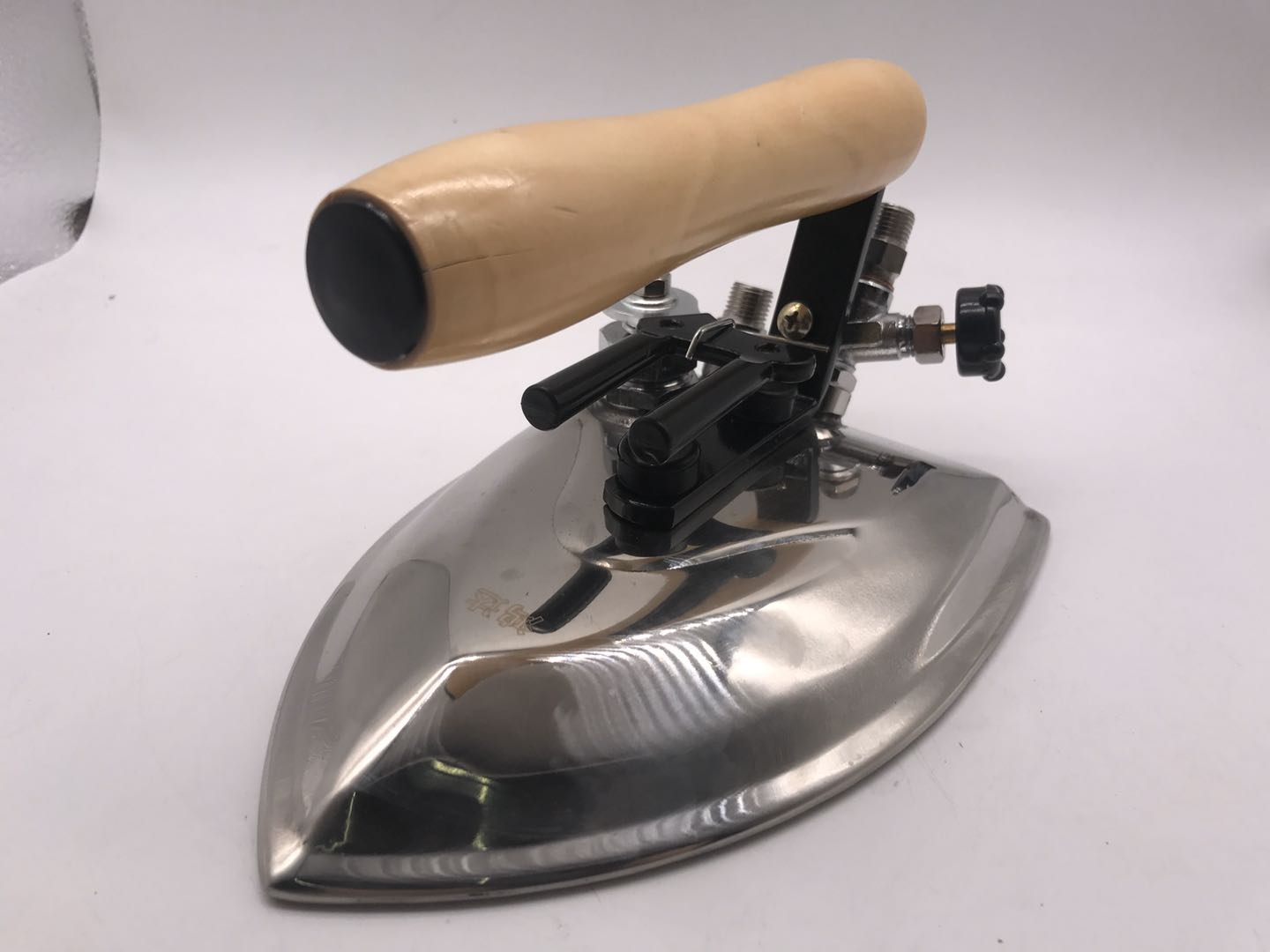 Lishui Hongda brand fully automatic steam energy-saving iron HD-602 model