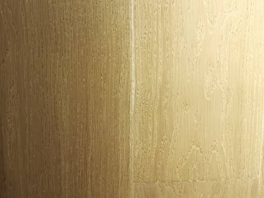 The three-layer solid wood flooring B55658 is exclusively made of Preston style oak details Picture