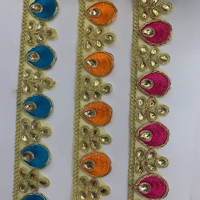 How many colorful clothing accessories and decorative ribbons are there for the three-in-one sequined lace with bright diamonds and ethnic woven ribbons details Picture