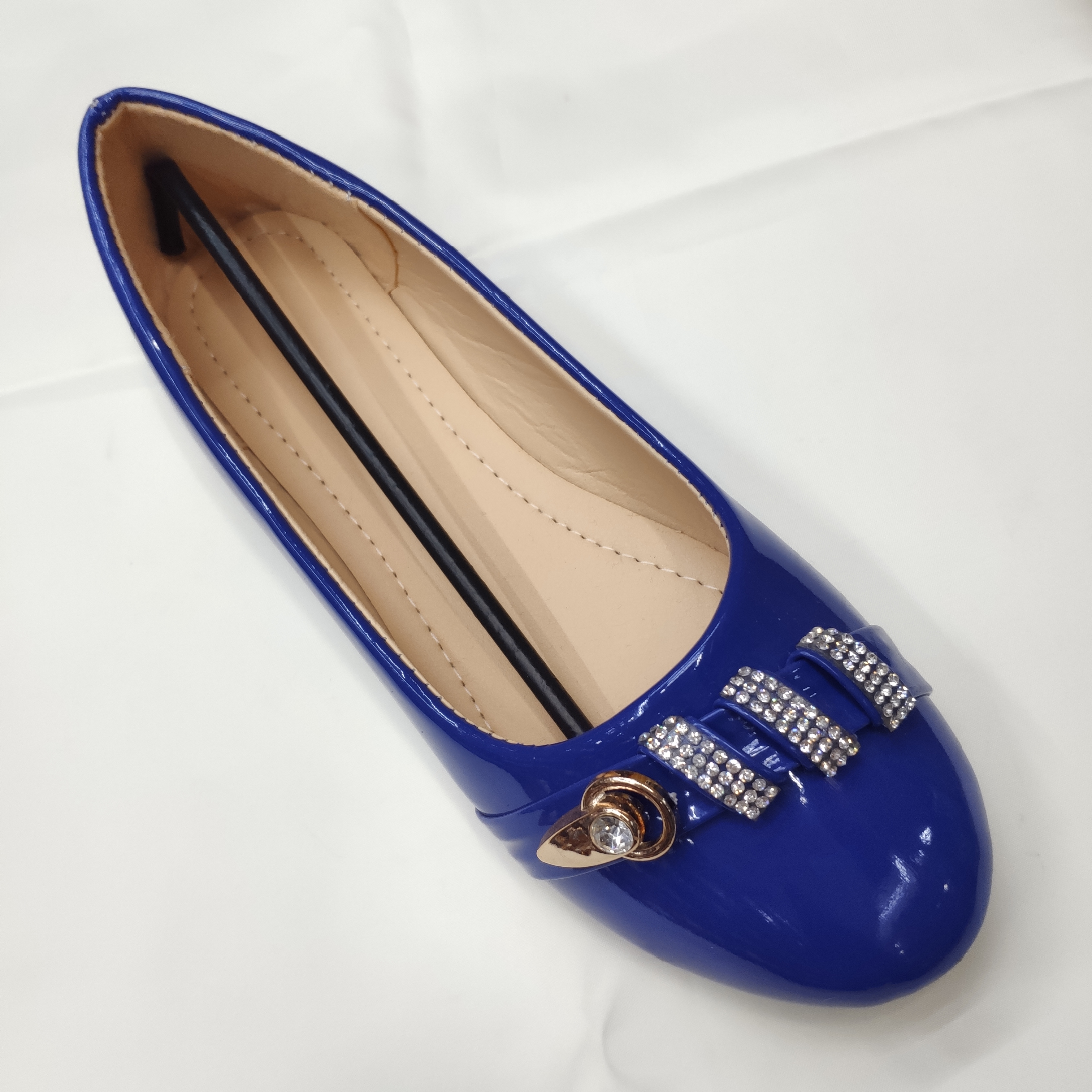 Wholesale of women's blue rhinestone round-toe leather shoes and flat shoes for foreign trade