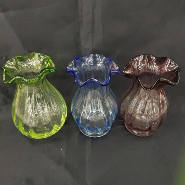 彩色玻璃花瓶波浪插花养花图