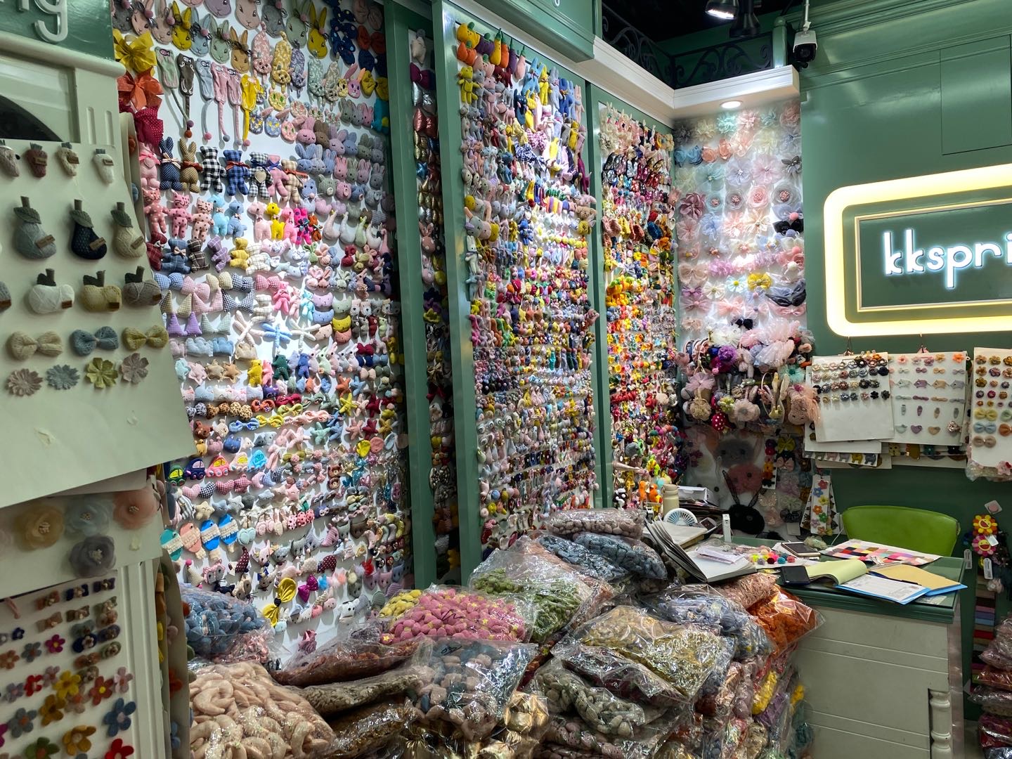 Open the floral decorations describe pic - 1